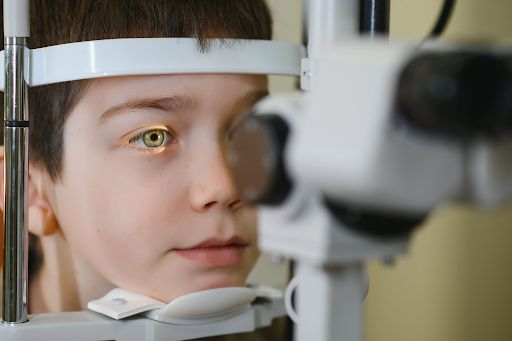 Як часто потрібно перевіряти зір дорослим та дітям?